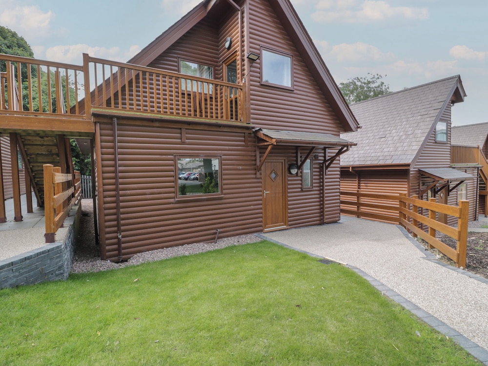 Classic Lodge 16 — 4-Star Luxury Hotel in Rhyl, United Kingdom