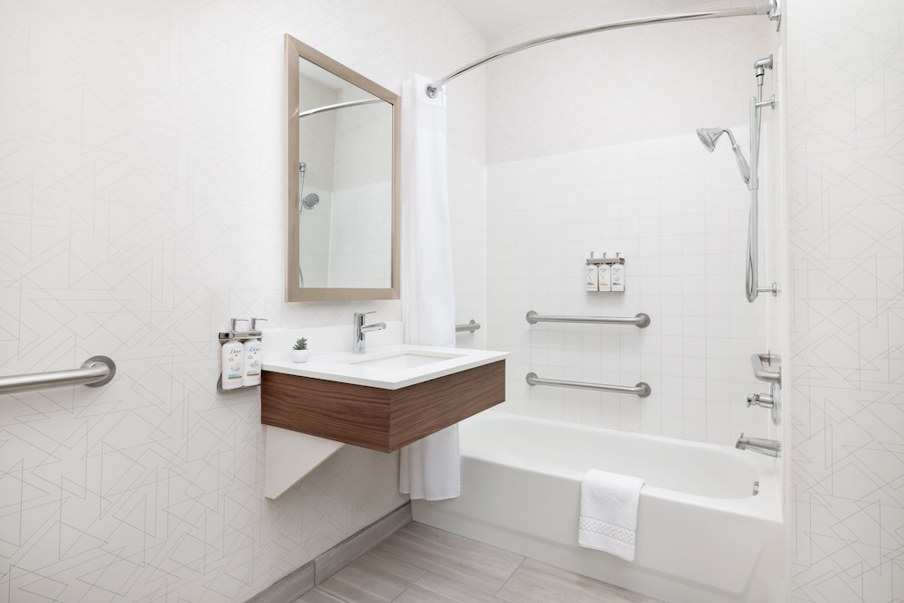 Holiday Inn Express Las Vegas South - photo 15