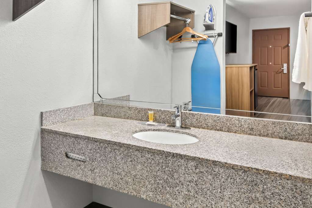 Super 8 by Wyndham Grand Prairie Southwest - photo 15