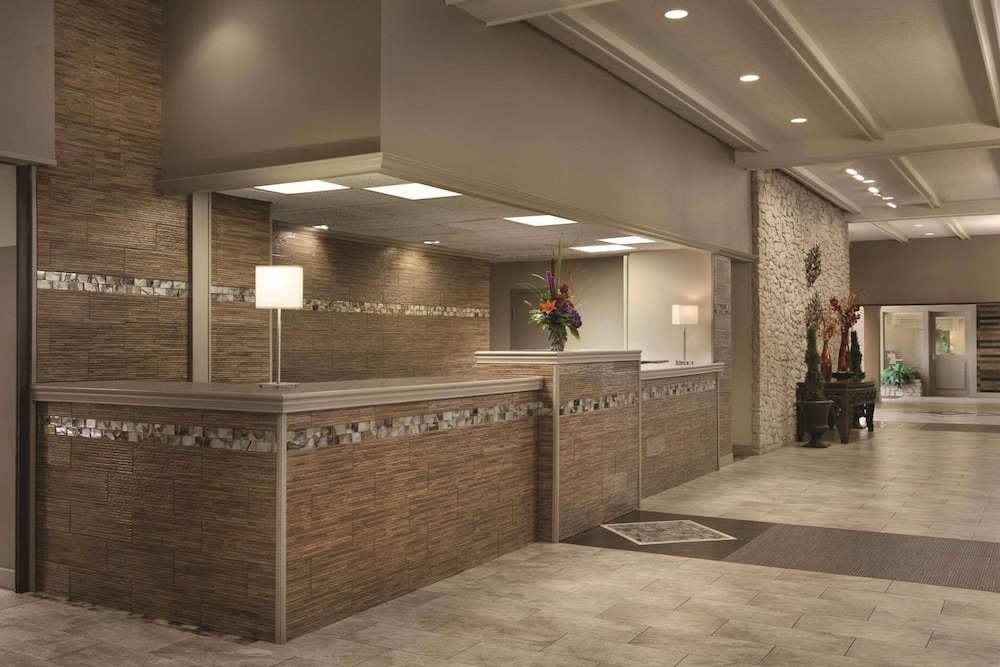 Radisson Hotel Louisville North - photo 3
