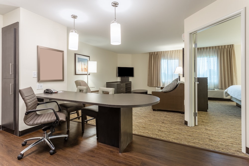 Candlewood Suites Davenport an IHG Hotel - photo 3