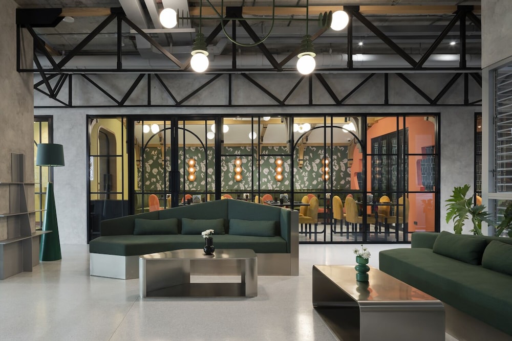 Hotel Sapin — 4-Star Luxury Hotel in Pom Prap Sattru Phai, Thailand