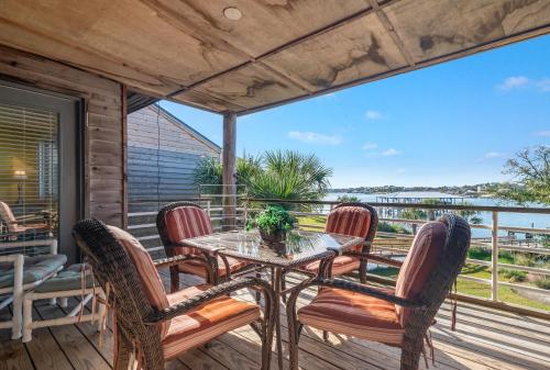 Needle Rush Point Unit A15 in Pensacola, United States