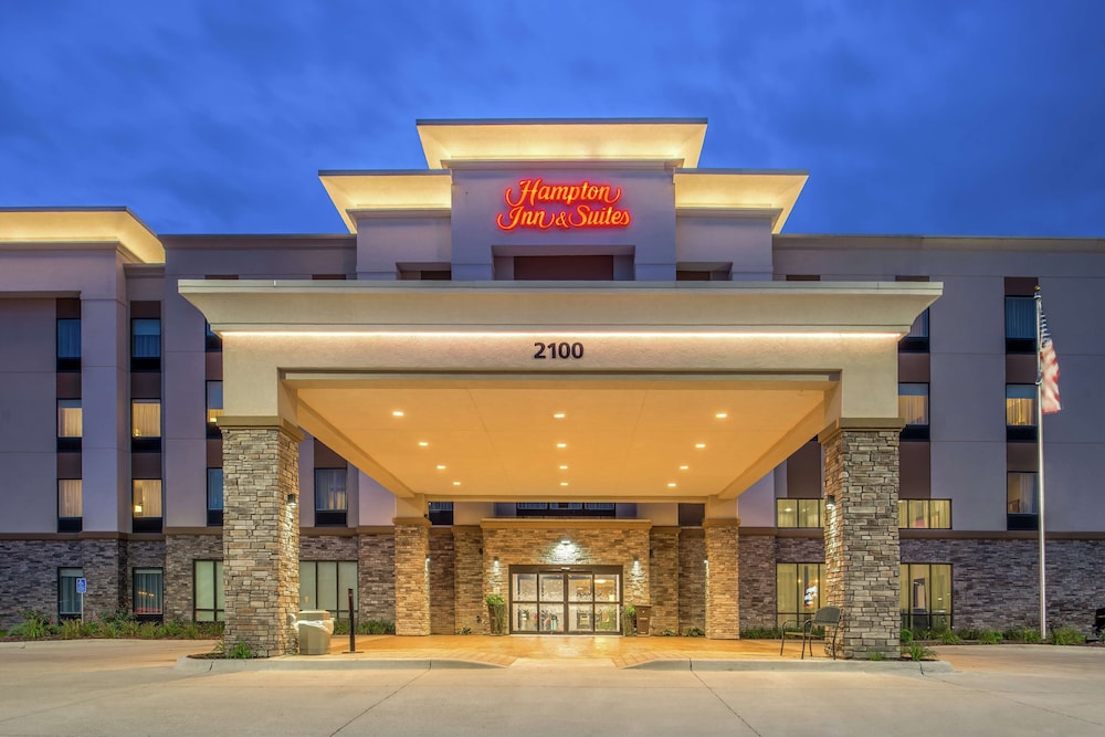 Hampton Inn & Suites Ames - photo 47