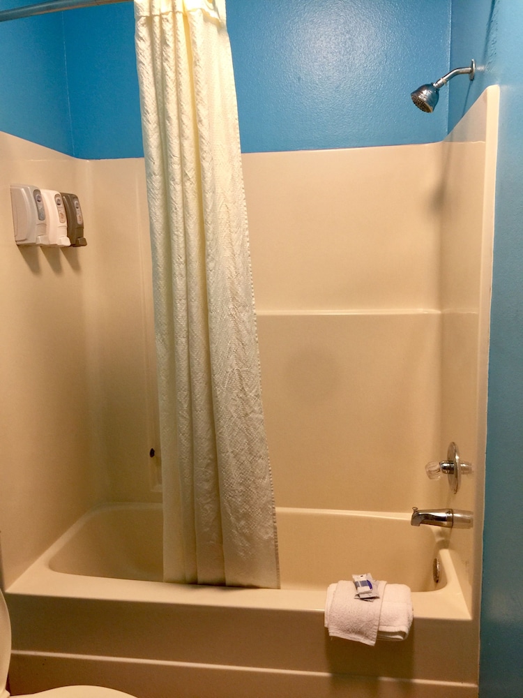 Texas Inn and Suites City Center at University Dr. - photo 33