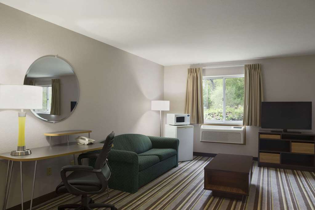 Super 8 by Wyndham Manistee - photo 14