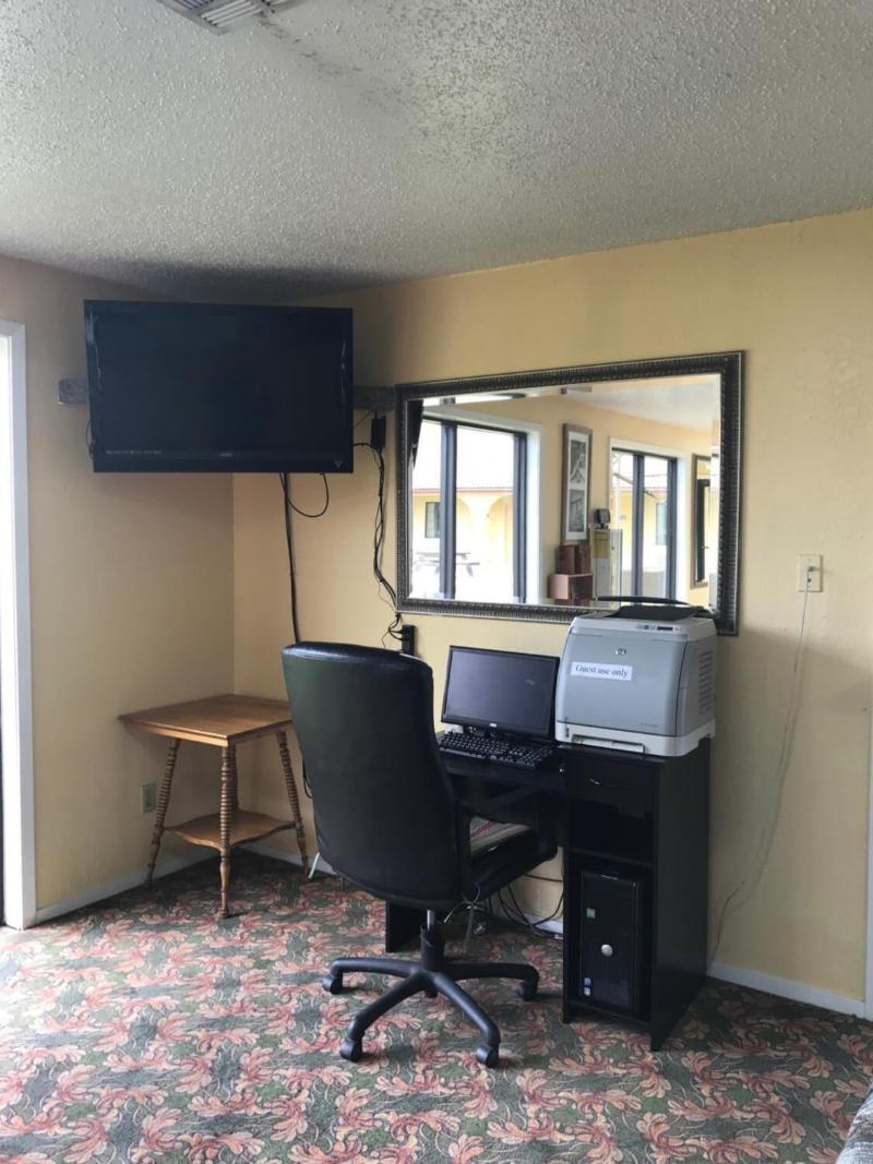Americas Best Value Inn Bonham - photo 20