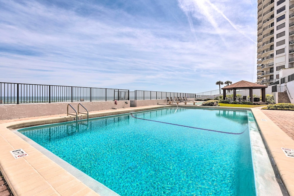 Oceanfront Retreat w Beach & Resort Access - photo 9