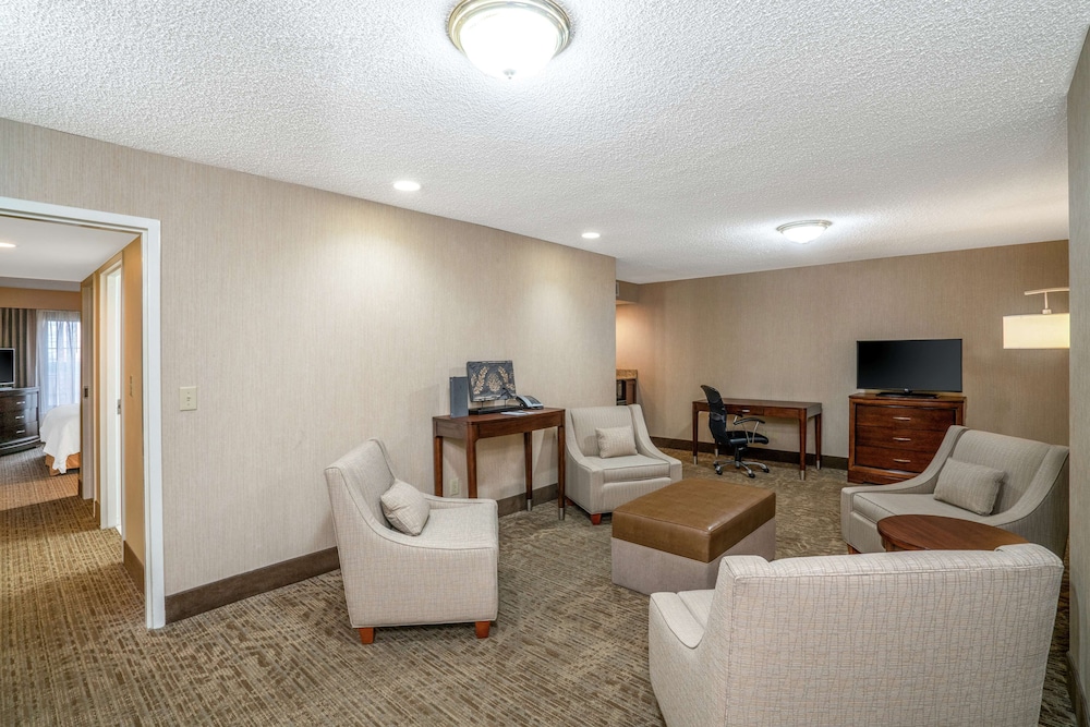 Embassy Suites by Hilton Nashville at Vanderbilt - photo 12