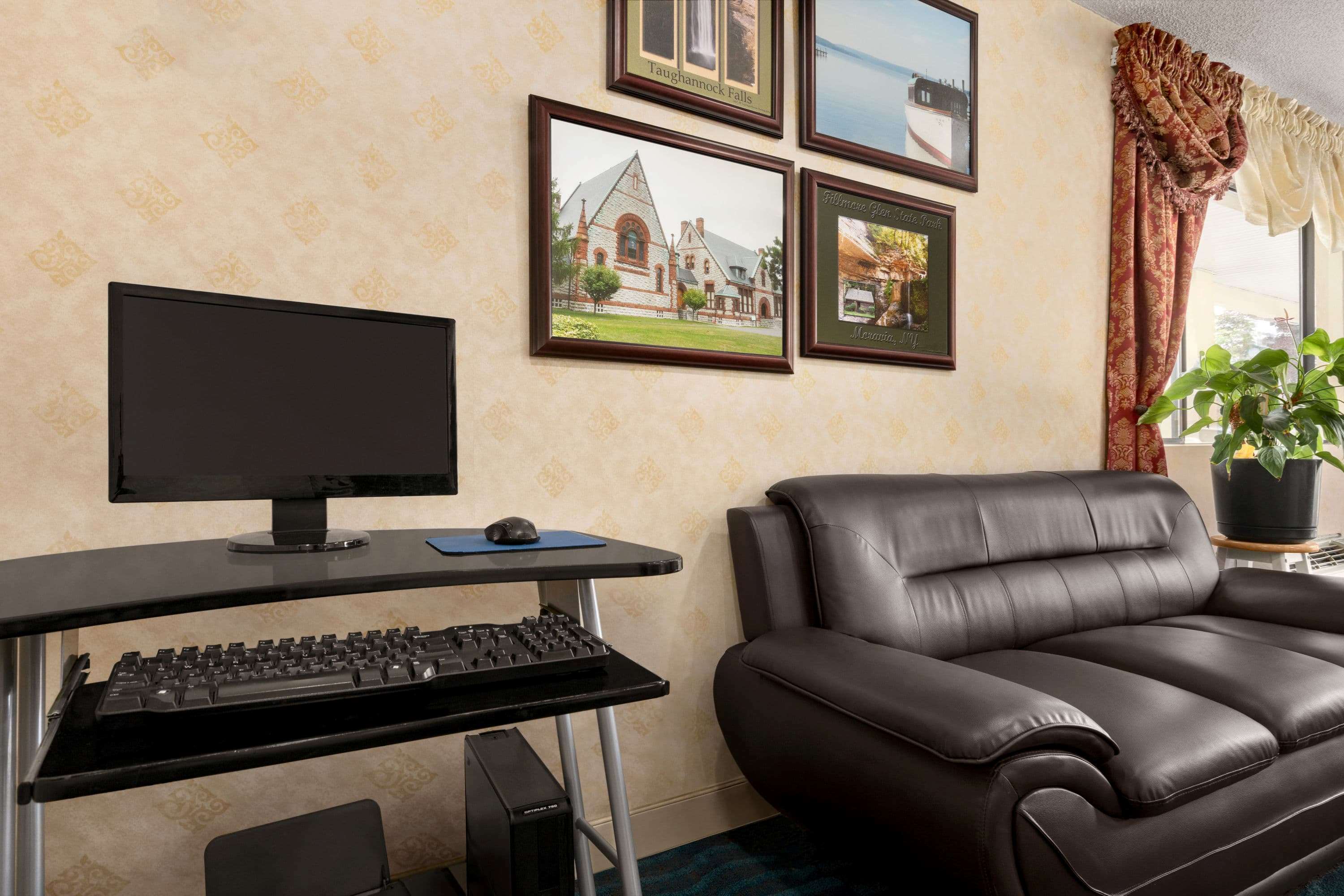 Days Inn Auburn Fingerlakes