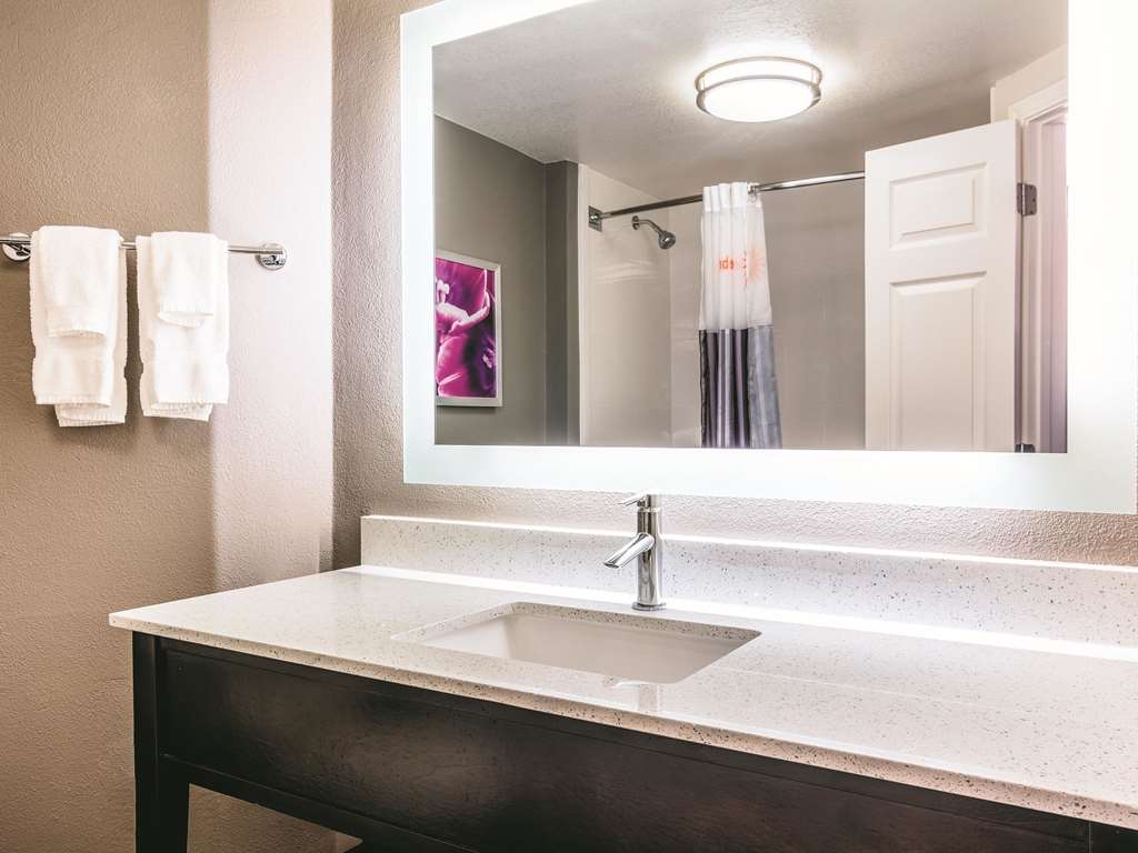 La Quinta Inn & Suites by Wyndham Shreveport Airport - photo 31