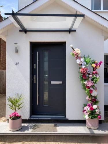 Cosy Modern Family Home Free Parking Garden — 4-Star Luxury Hotel in London, United Kingdom