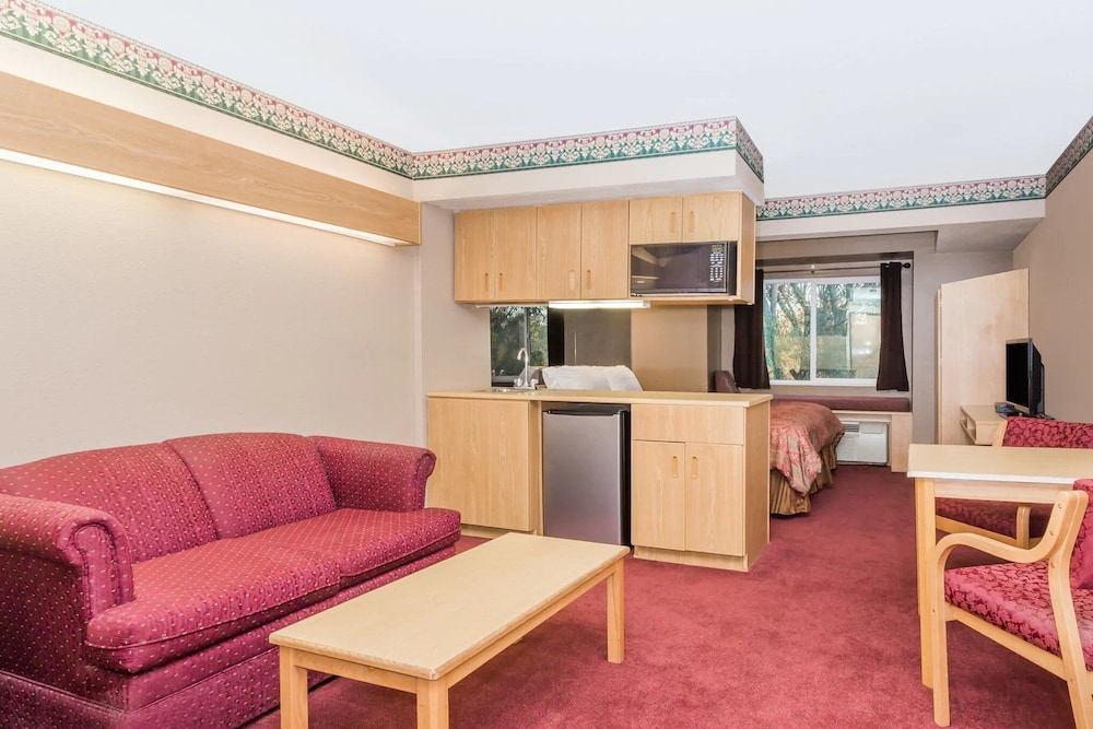 Brush inn and Suites - photo 7