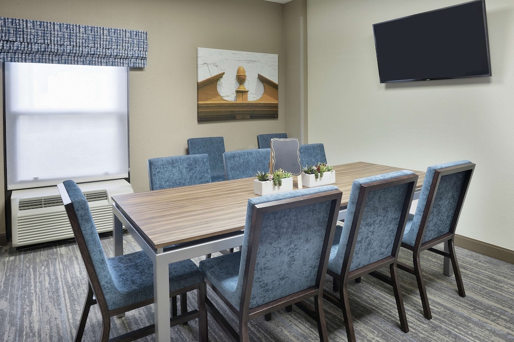 Hampton Inn Collierville - photo 16