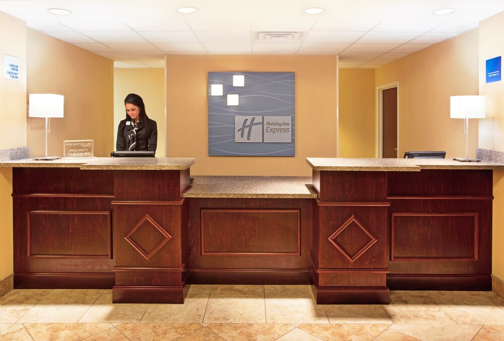 Holiday Inn Express Hotel & Suites Niagara Falls by IHG - photo 22
