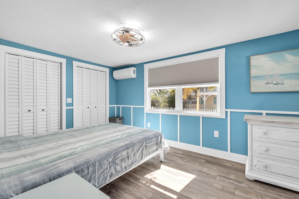 Curvy Coco in Treasure Island, United States