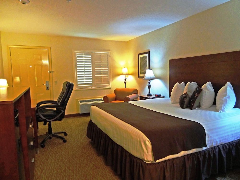 Kenedy Inn & Suites - photo 5