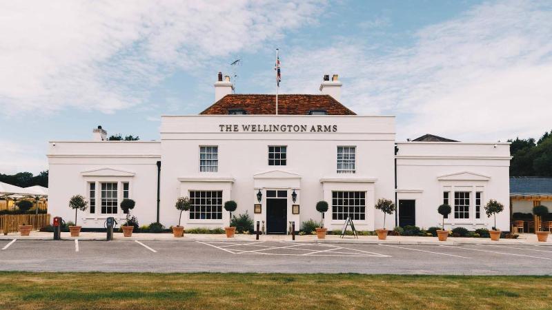 The Wellington Arms — 4-Star Luxury Hotel in Hook, United Kingdom