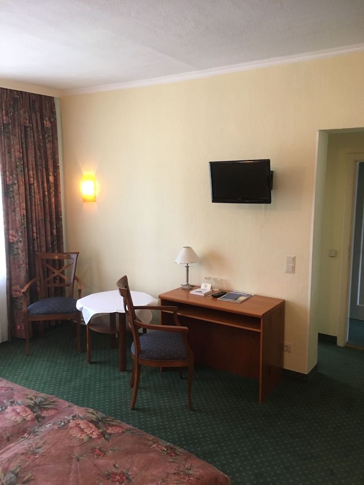 Gasthof Goldener Hahn — hotel in Finsterwalde