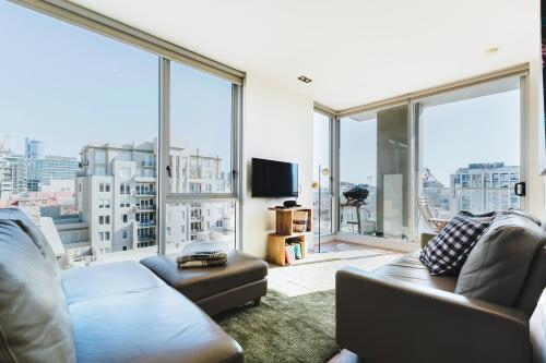 Easy Eastside Urban Chic with a Rooftop Pool Oasis — 4-Star Luxury Hotel in Melbourne, Australia
