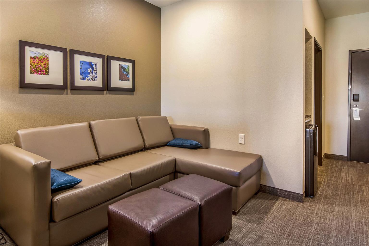 Comfort Suites Brunswick Town Center - photo 21