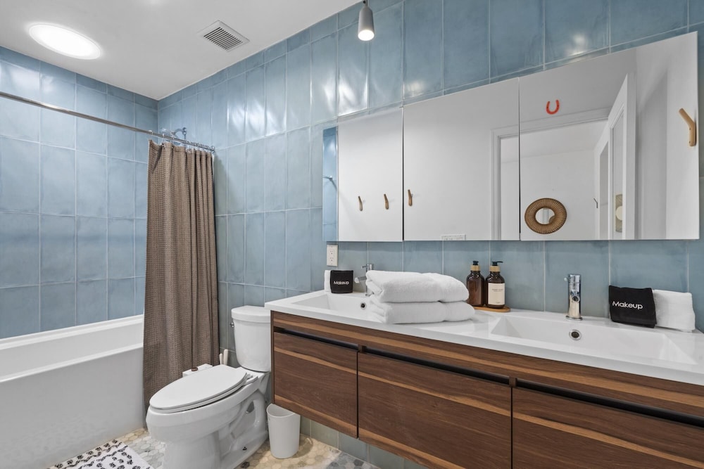 Mid Century Stunner By Homeslice Stays - photo 13