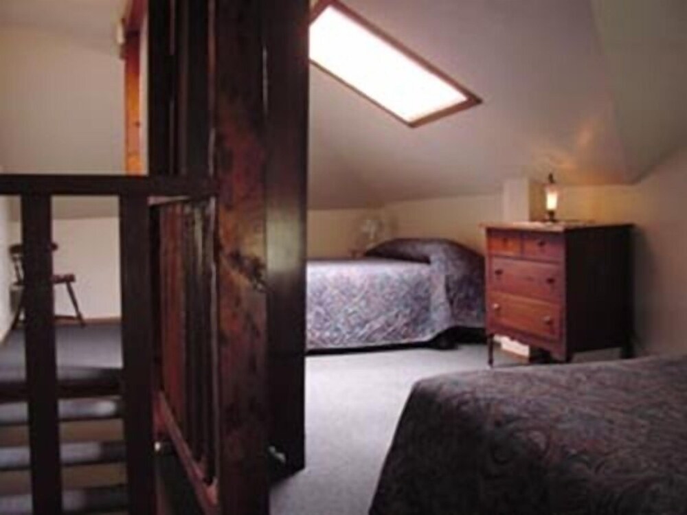 Harbor Inn - photo 3