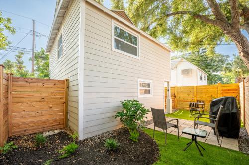 The Blissful Retreat of Magnolia Heights in St. Petersburg, United States