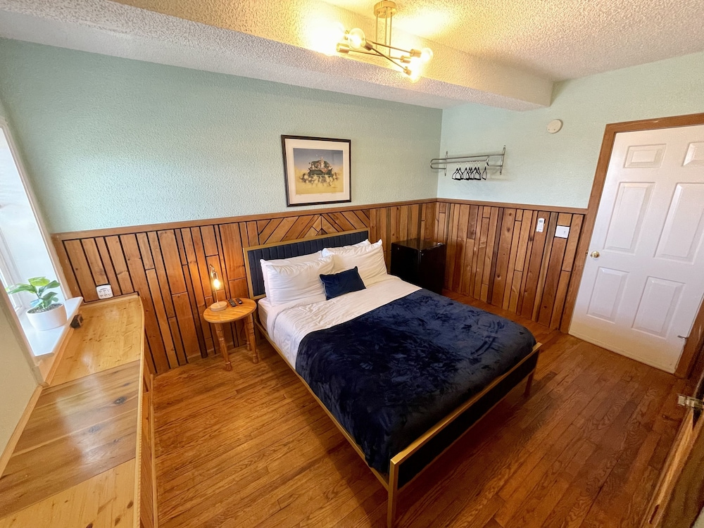 Skyline Village Inn - photo 13