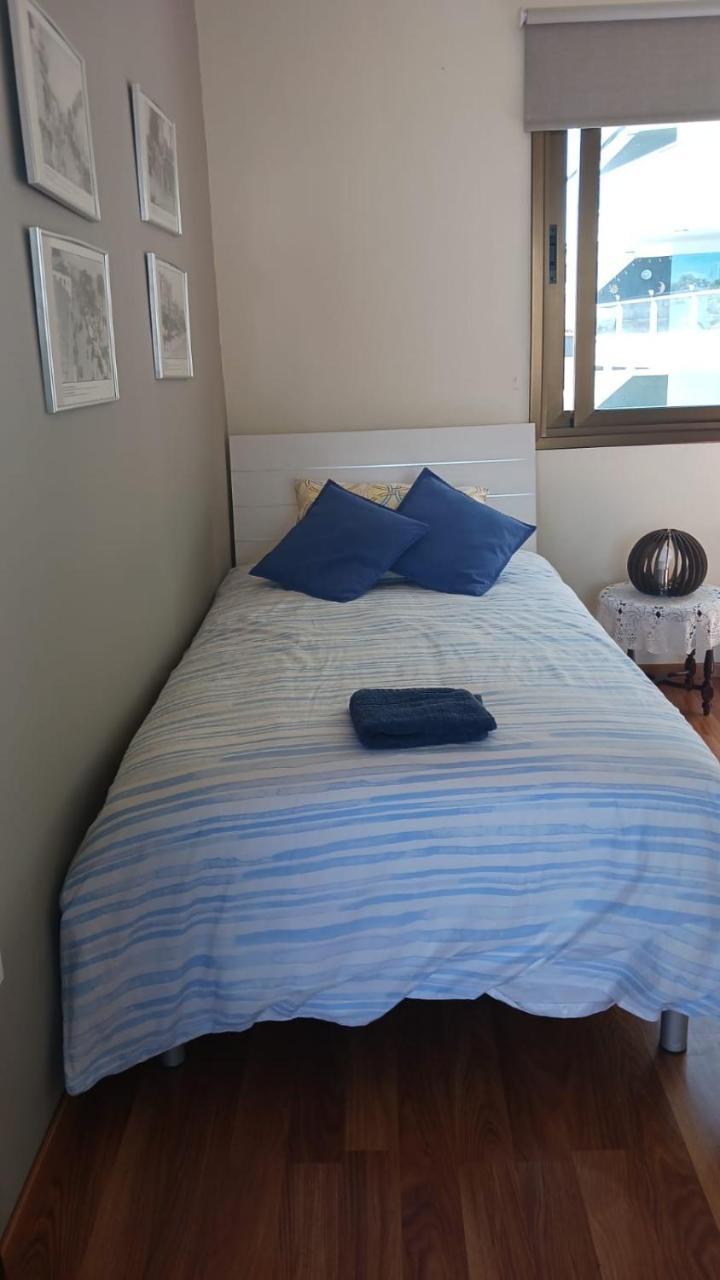 Extremely comfy apt with spacious private terrace 10min walk to the beach & in Town