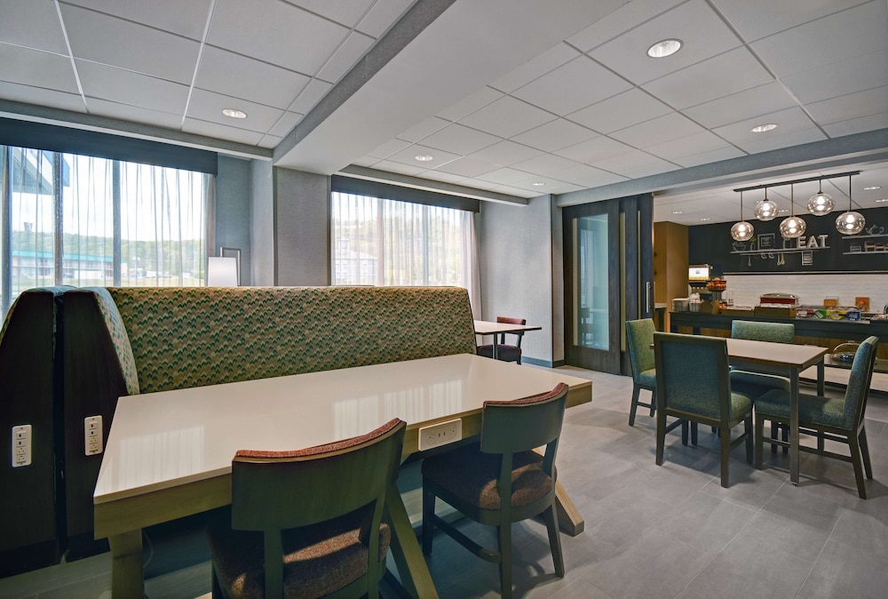 Hampton Inn Cave City KY - photo 32