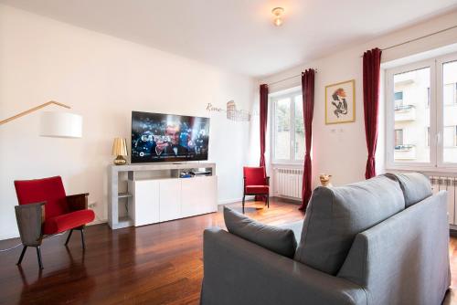 Piramide Family Apartment Rome — 4-Star Luxury Hotel in Rome, Italy