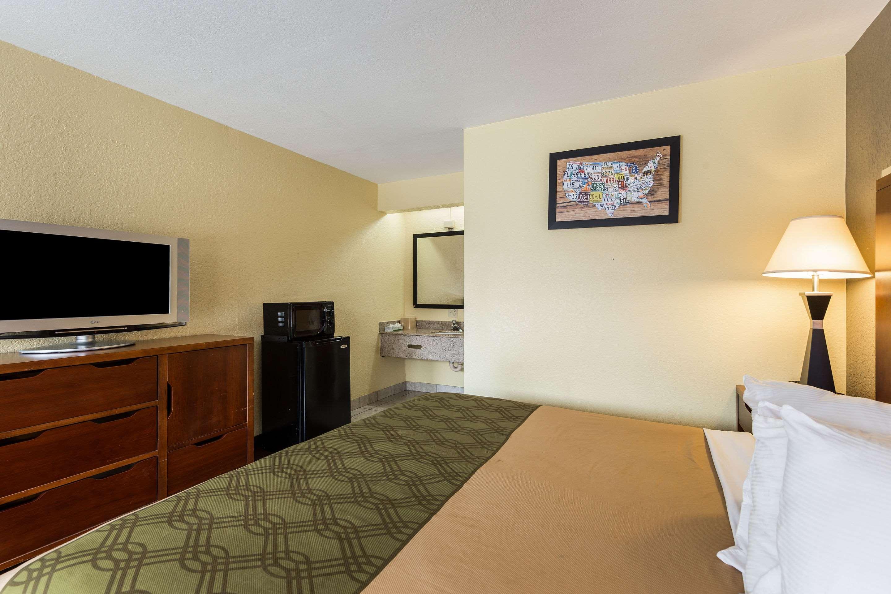 Econo Lodge Pigeon Forge TN - photo 28