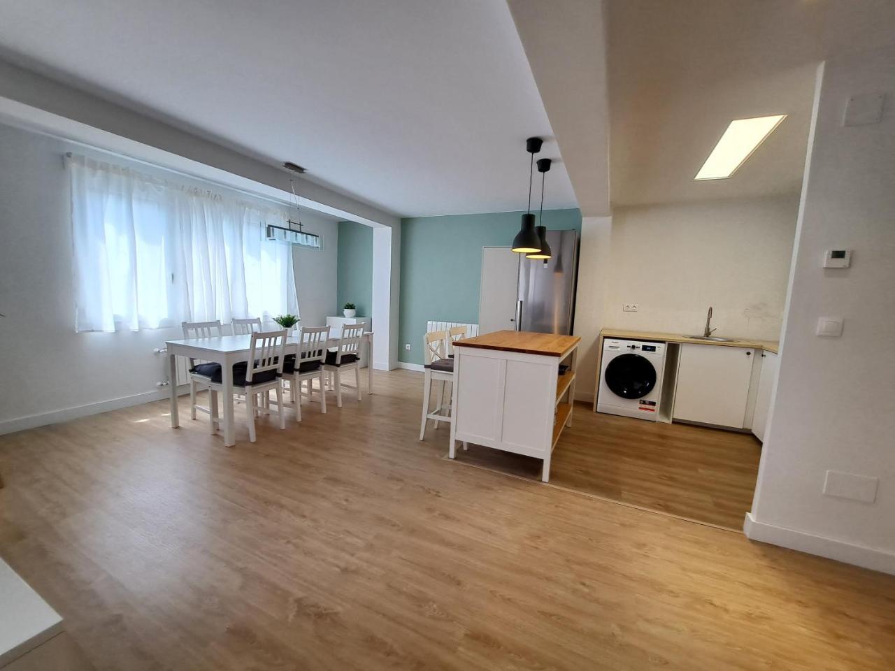 Vistas Muralla Centrico En Zona Peatonal Wi Fi Vut Lu 3270 in Lugo, Spain