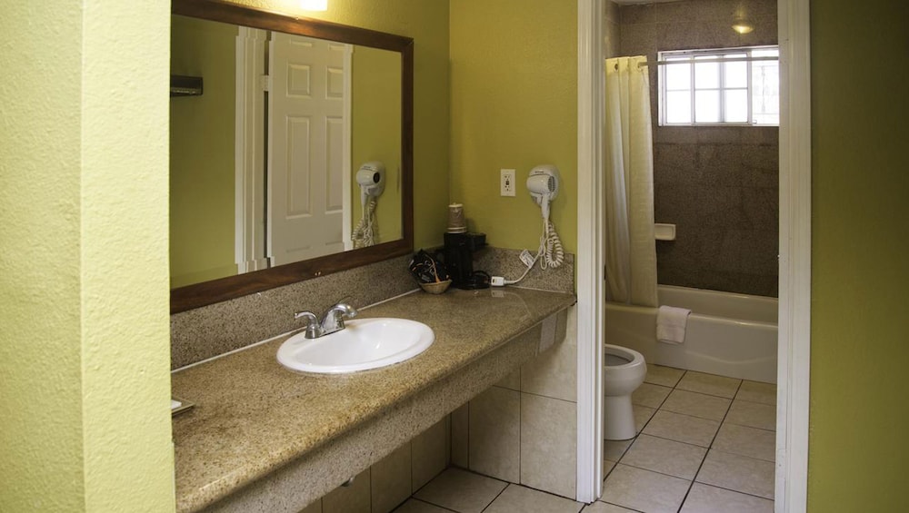 Kings Motel Inglewood - photo 17