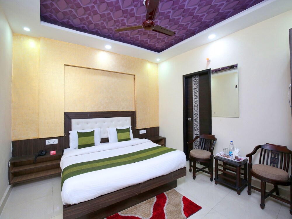 OYO 14157 RS Hotel & Restaurant