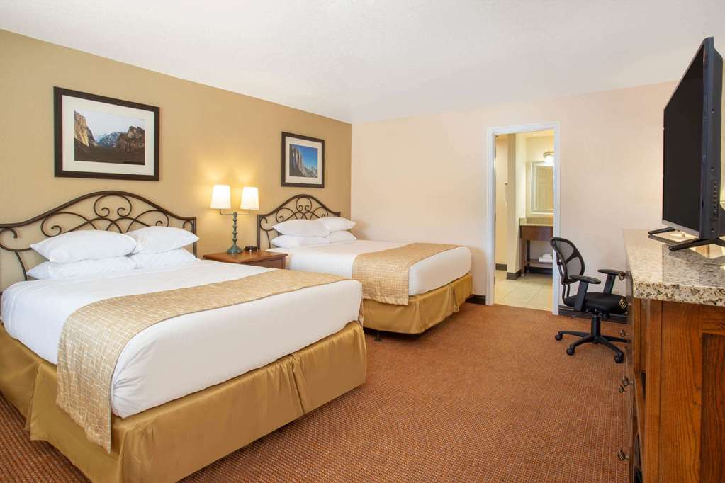 Travelodge by Wyndham Hawthorne - photo 12