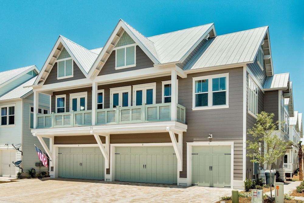 Beach Retreat 3 Bedroom Condo By Coastal Dreamin — 4-Star Luxury Hotel in Panama City Beach, United States