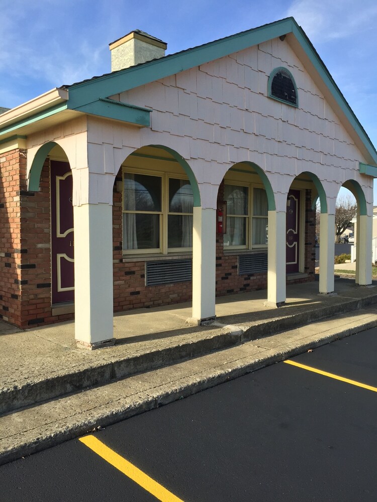 Relax Inn — Shelby