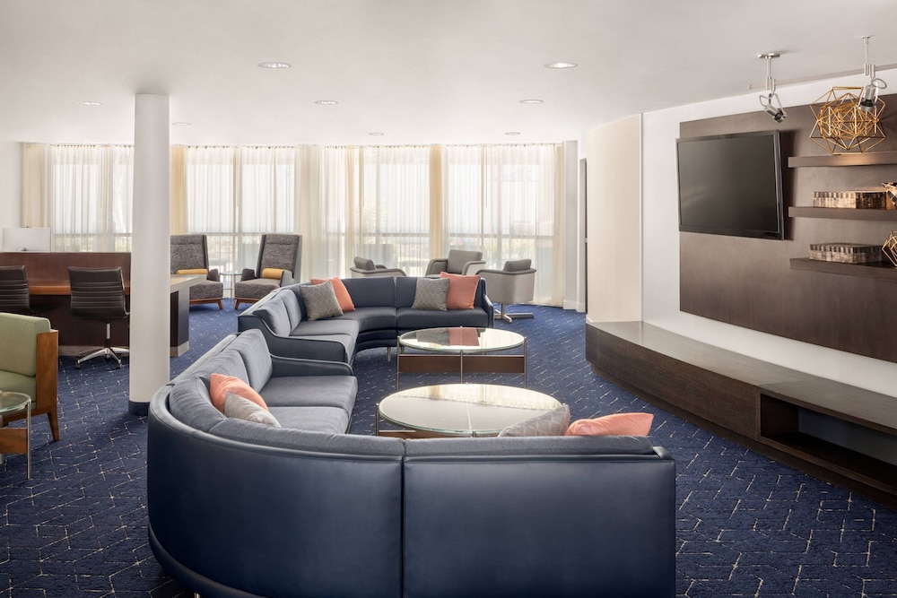 Courtyard by Marriott Portland Airport - photo 4