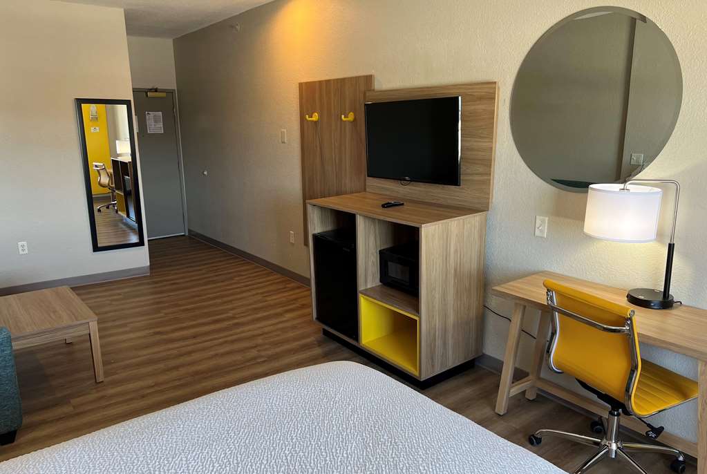 Days Inn by Wyndham near Kansas Speedway - photo 21