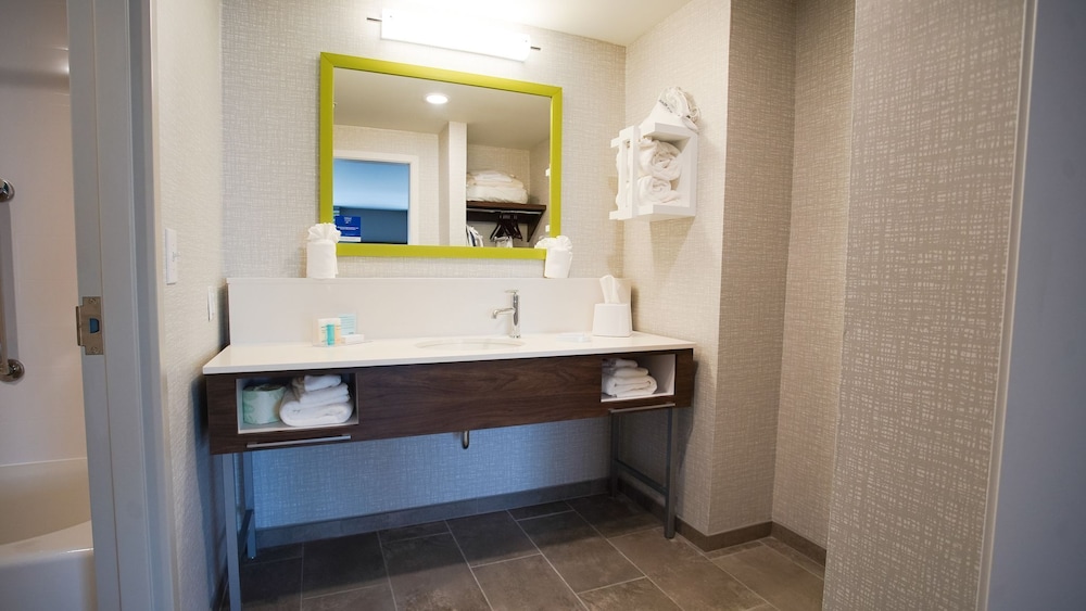 Hampton Inn & Suites St. Clairsville - photo 21
