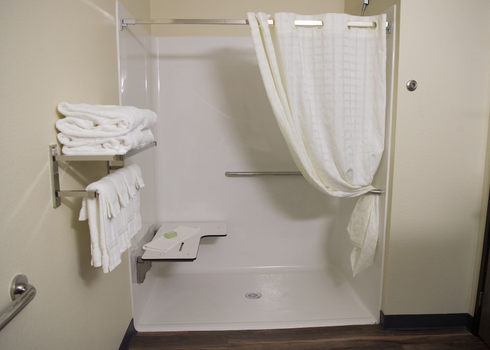 Cobblestone Inn & Suites Forest City - photo 26