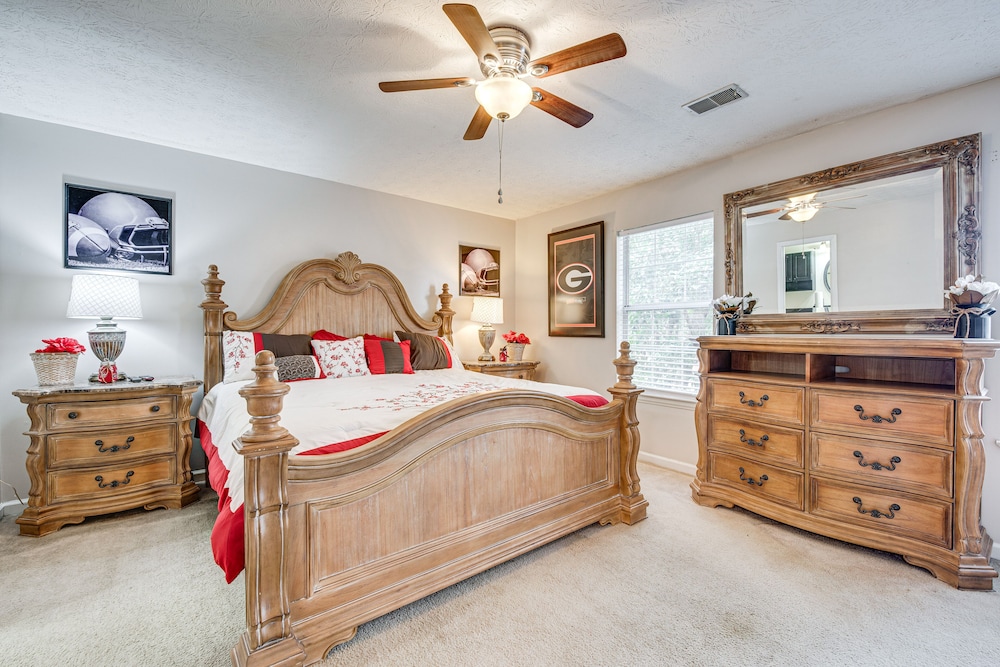Smyrna Vacation Rental 2 Mi to The Battery — 4-Star Luxury Hotel in Smyrna, United States