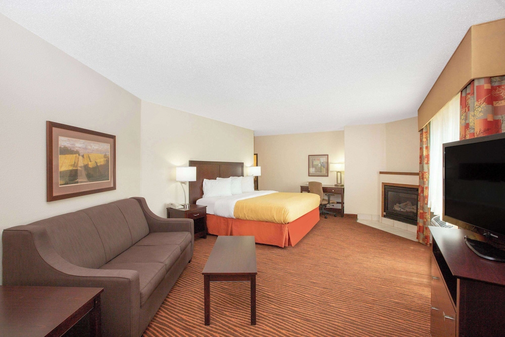 AmericInn by Wyndham Muscatine - photo 29