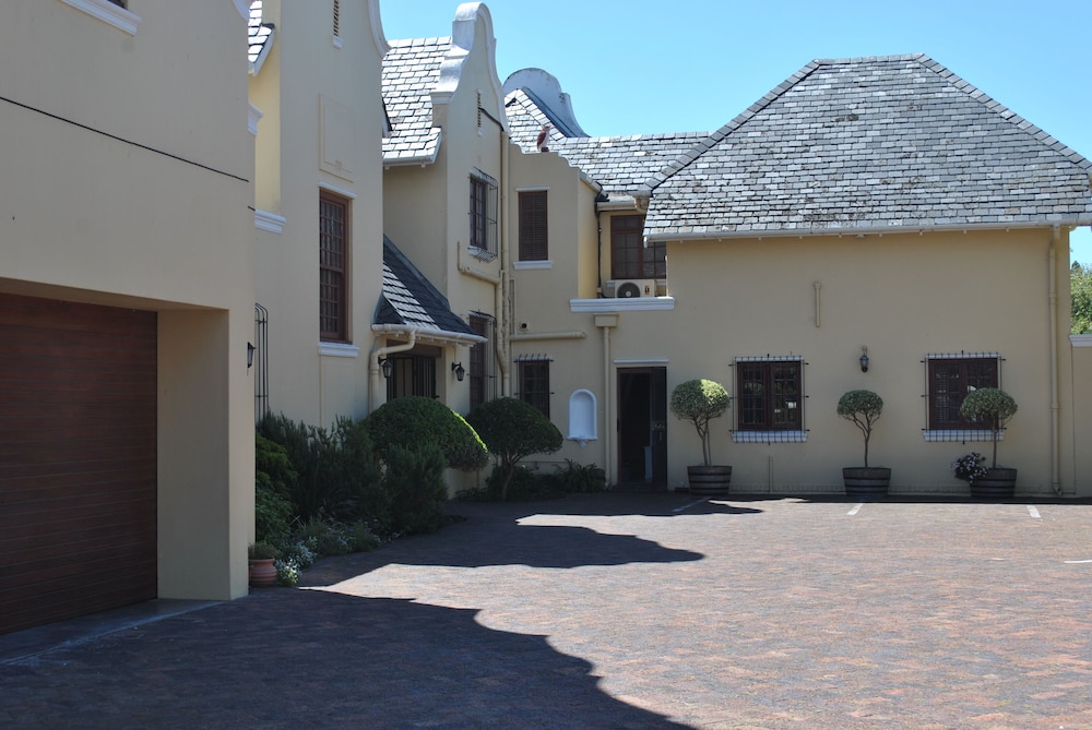 Cotswold House — 4-Star Luxury Hotel in Cape Town, South Africa
