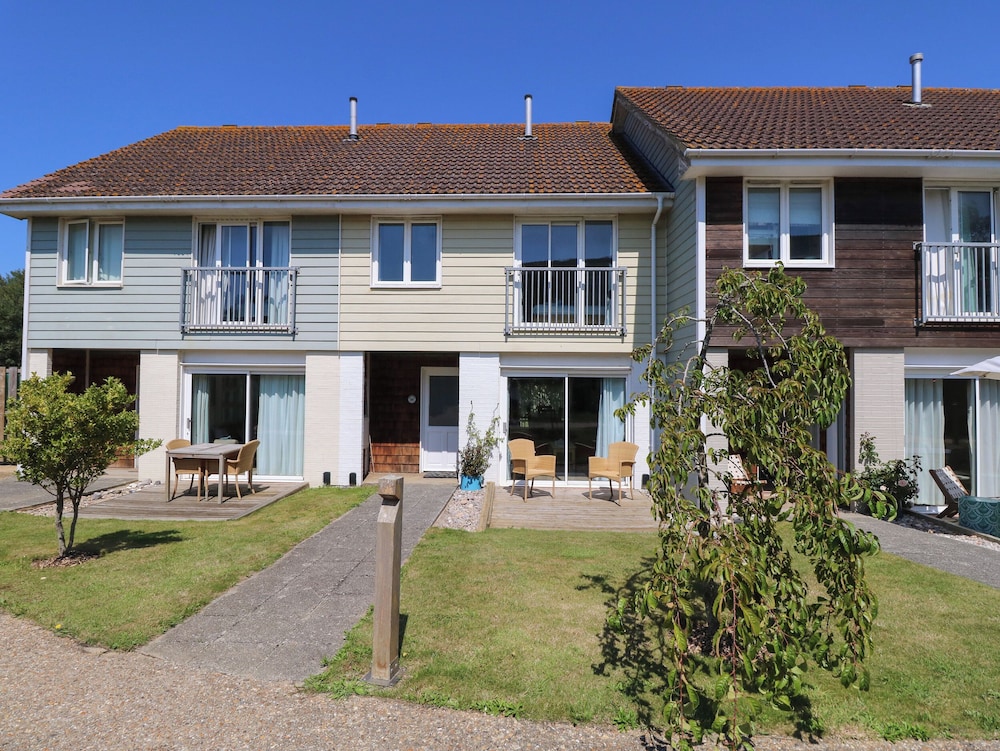 Whitfield P10 — 4-Star Luxury Hotel in Yarmouth, United Kingdom
