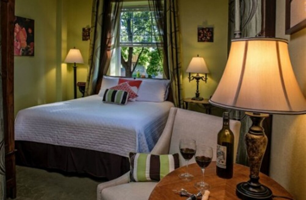 The Roosevelt Inn - photo 8