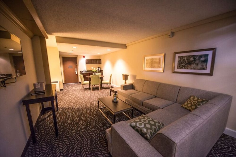 Wyndham Grand Executive Center Little Rock Airport - photo 8
