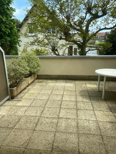 Studio En Hypercentre Refait a Neuf En 2023 Avec Une Belle Terrasse in Cabourg, France